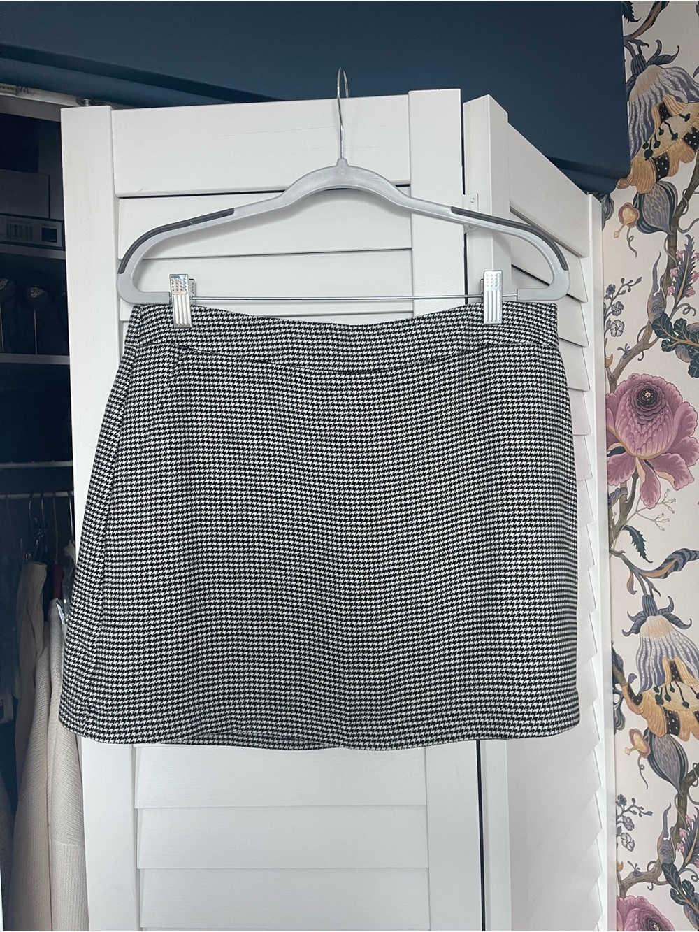 Abercrombie & Fitch Black and White Houndstooth Mini Skirt